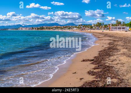 Strand von Cambrils Spanien Platja Prat d`en Fores Costa Dorada Katalonien Provinz Tarragona einer der schönsten Strände an der Goldenen Küste Stockfoto